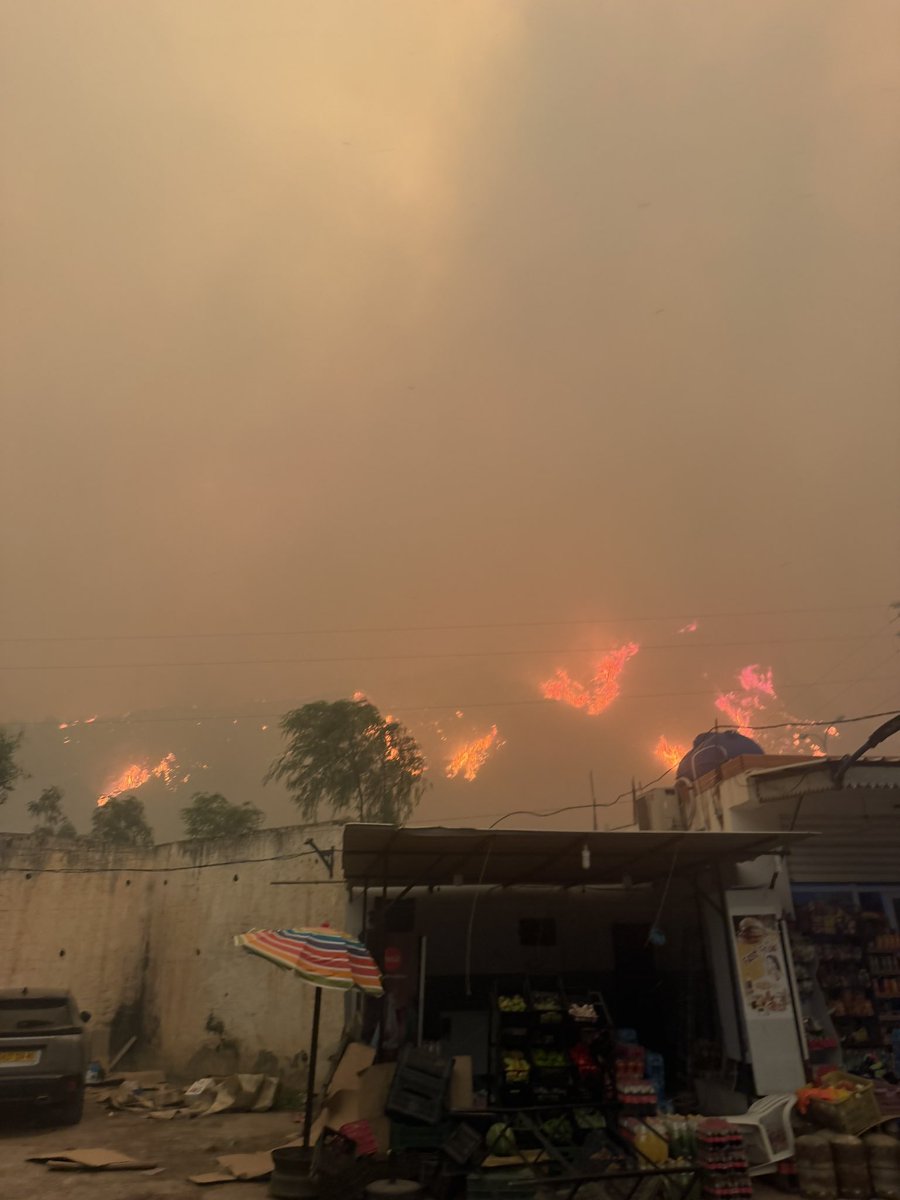 yeliskn's tweet photo. Apocalyptique vraiment, qu’Allah aide l’Algérie https://t.co/kiXfpxtfMn