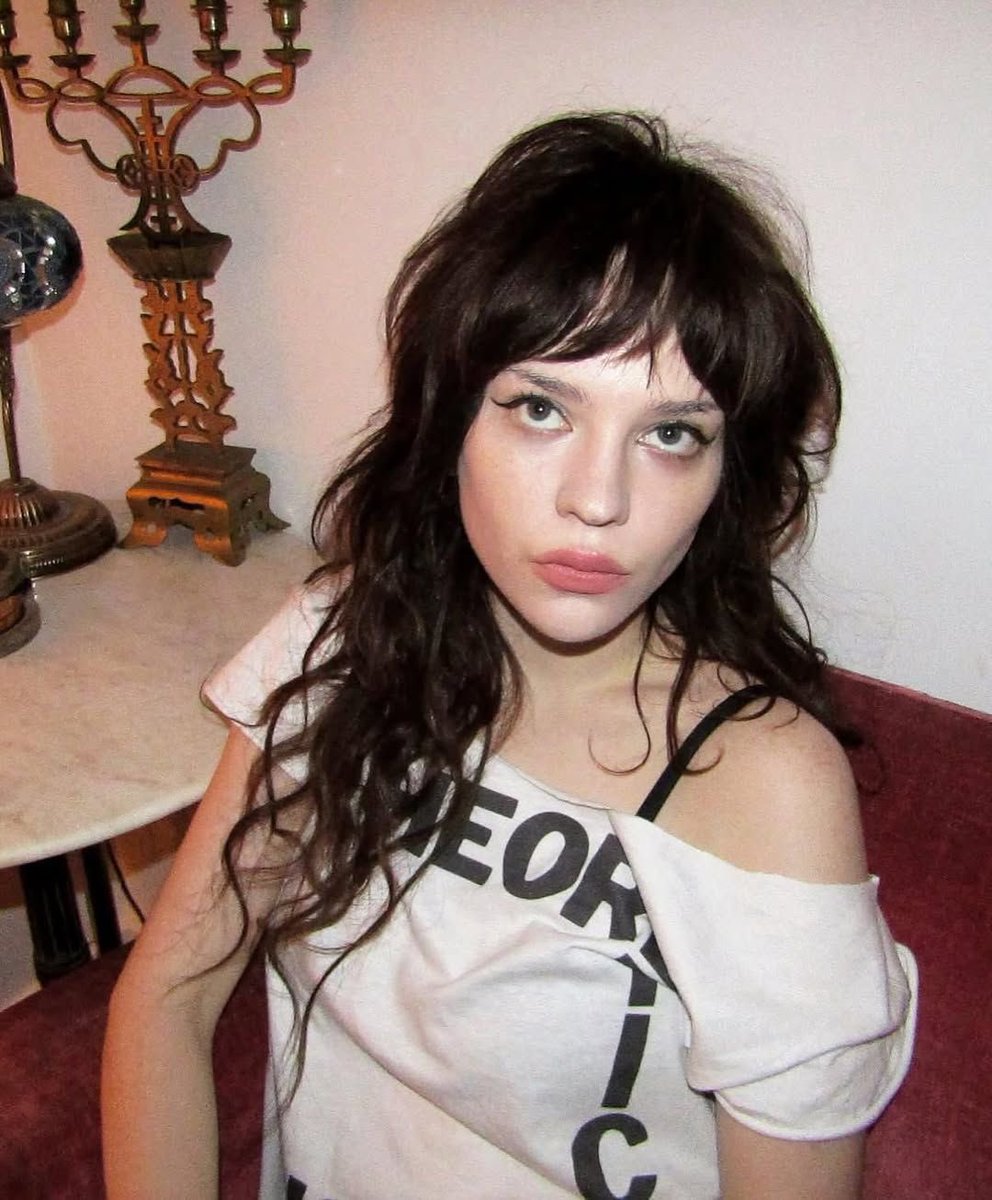 st4rberys's tweet photo. #Nat as Beabadoobee &amp; #Jackie as Clairo 🐰🧁🎶 https://t.co/l7J8DDUqRO