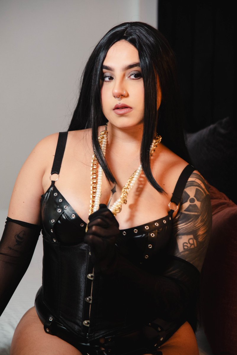 MorganaMyst666's tweet photo. What if we go to a cabaret together? 😈🌚🔥
#goth #Cabaret #feetfetısh https://t.co/y4DK8vyBTl