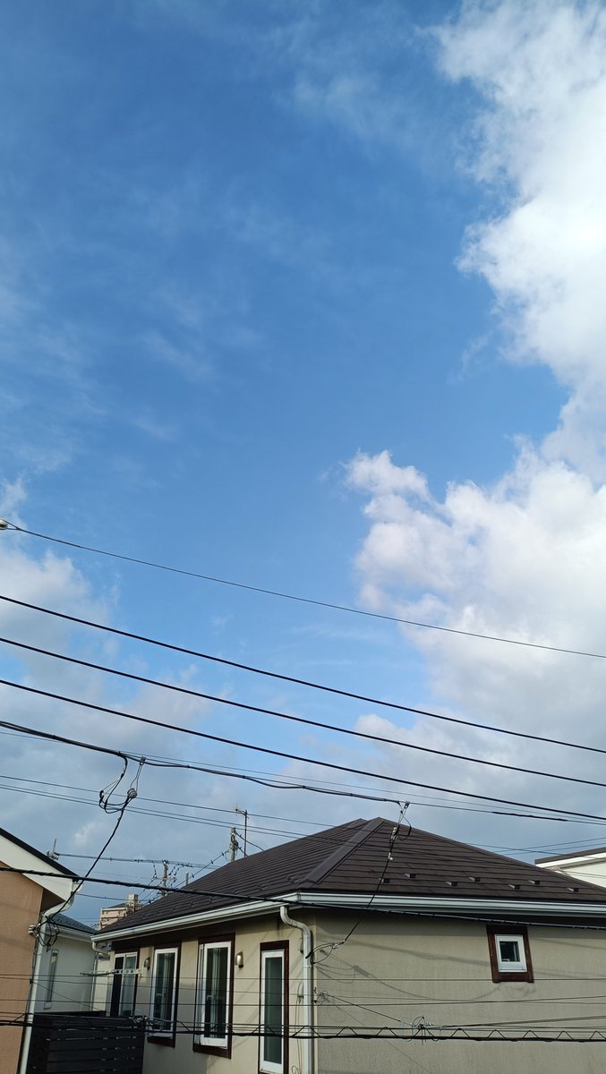 tsujido_remote's tweet photo. 今日の辻堂は雲多め⛅
木曜日がんばろー🍀
光邦さん尾辻さんみなさんおはよージャパン😀
#辻堂 #ちょうどいいラジオ https://t.co/PFL4SSfOqs