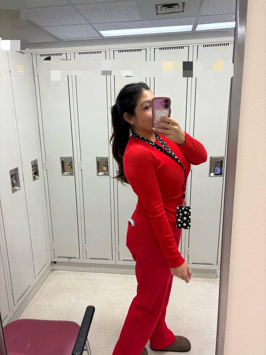 NotesOnTheKeys's tweet photo. Pretty in red? https://t.co/LZ5tclFUbb