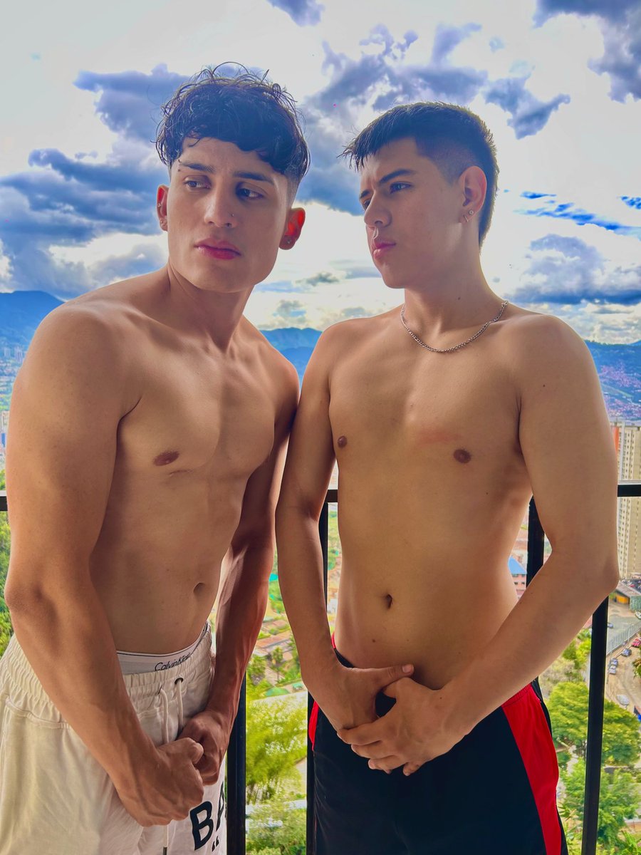 AngelxOliver's tweet photo. Dos chicos latinos, doble tentación👿✨@angellkhoury 
@OliverFoxB 

@EventosGayMed 

https://t.co/uWg4Rj4T8q
https://t.co/TdrICpzS1Z https://t.co/ldO9wyiffu