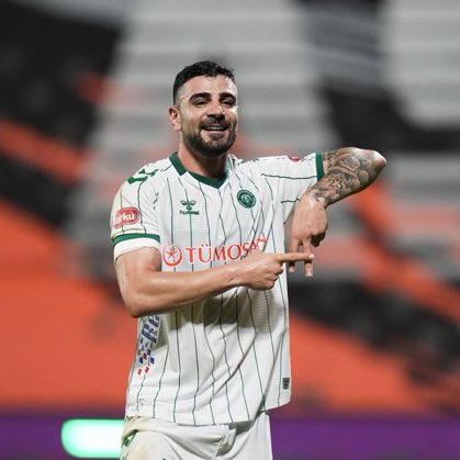 enesxaczy's tweet photo. şu elemanı almak gibi bir hata yapmayız umarım çatır çatır Beşiktaş’ı yendik lafını unutmam ben 

tipik anadolu topçusu zaten ümit akdağ alalım bunun yerine https://t.co/aXd2koNb0w
