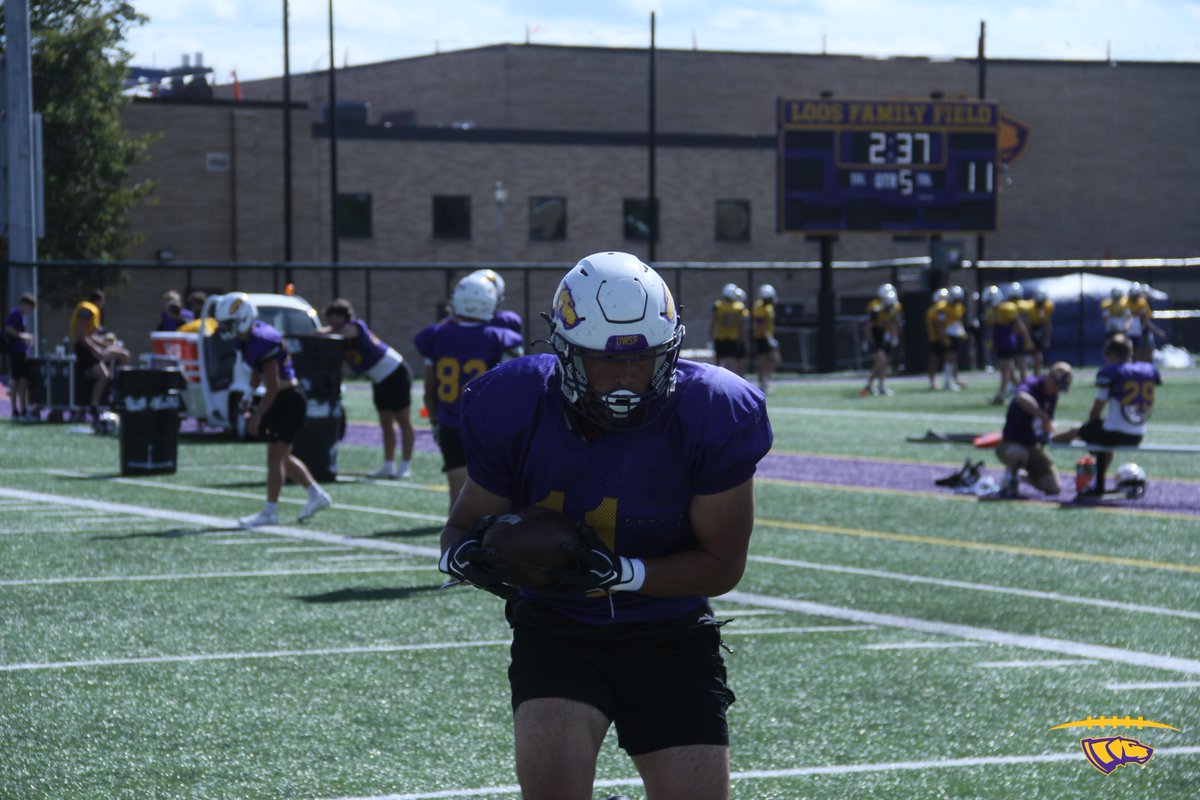 UWSPFootball's tweet photo. Linebackers working everyday 😤

#AboveTheLine | #DawgDNA🧬 https://t.co/MTaewa7sDu