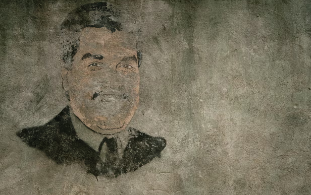 patriciajaniot's tweet photo. Como un acto de condena al olvido, en Venezuela están quitando de las instituciones y espacios públicos las imágenes de Hugo Chávez, Nicolás Maduro y Cilia Flores. A Chávez y a Simón Bolívar, el libertador, los quitaron de la fachada del Palacio de Justicia en Caracas. 
Ojalá así de fácil fuera borrar el legado de corrupción y tiranía para dar paso a la verdadera reconstrucción del país con la fuerza de la democracia.