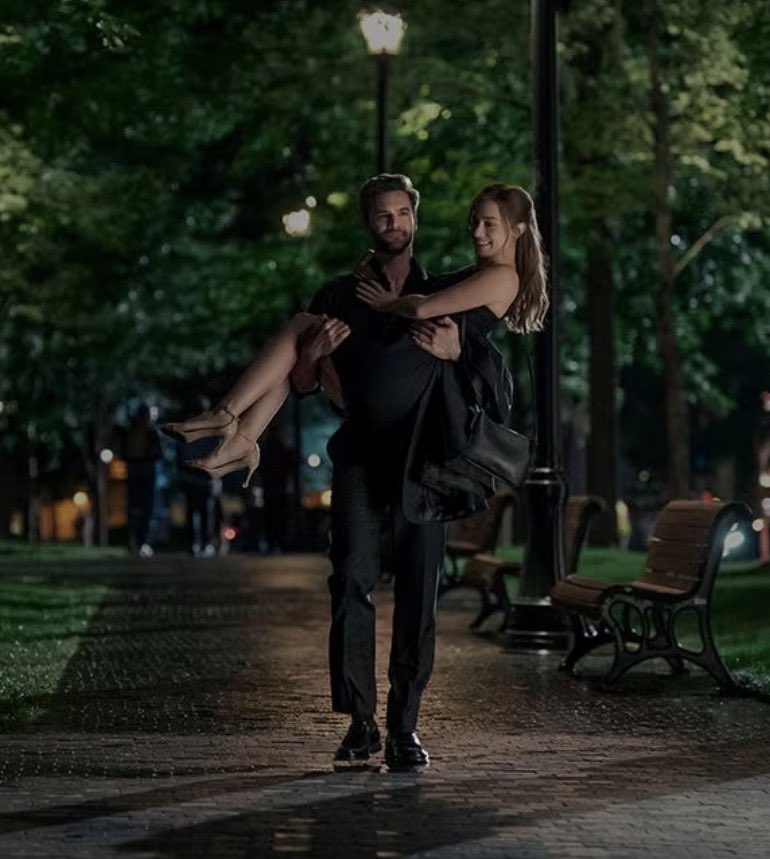 djarinspascal's tweet photo. ship so good they turned the fanfic into a book then into a movie where the main male character is the husband of the actress who inspired it all like yeah
#thelovehypothesis https://t.co/0Y311NosbR