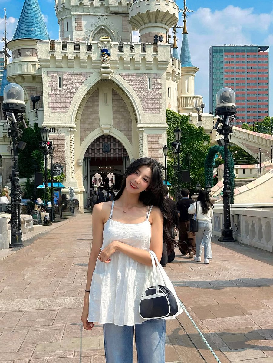 colombo404's tweet photo. 놀이공원 나들이🐾🍀 https://t.co/qylClnTj3e