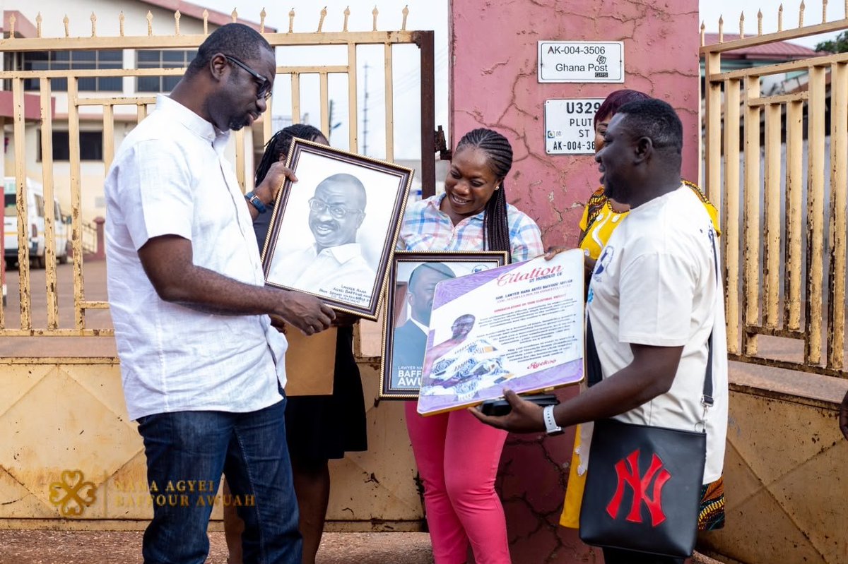 NABaffourAwuah's tweet photo. Leadership comes with its weight, but moments like this make the journey truly worthwhile.

Receiving these thoughtful gifts and a citation of honour from the people I serve is deeply humbling. Knowing that  my constituents feel represented, heard, and valued. https://t.co/BIgUYaQ0Do