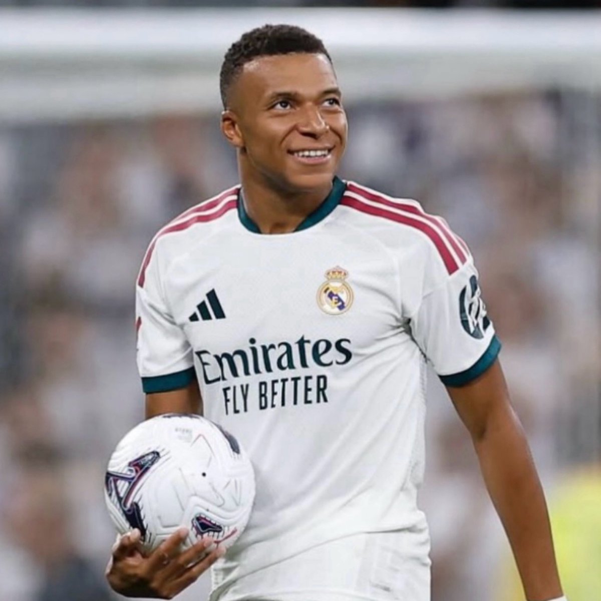 Kylian's tweet photo. 1st hat-trick                                     6th hat-trick https://t.co/cMbtgpq38s