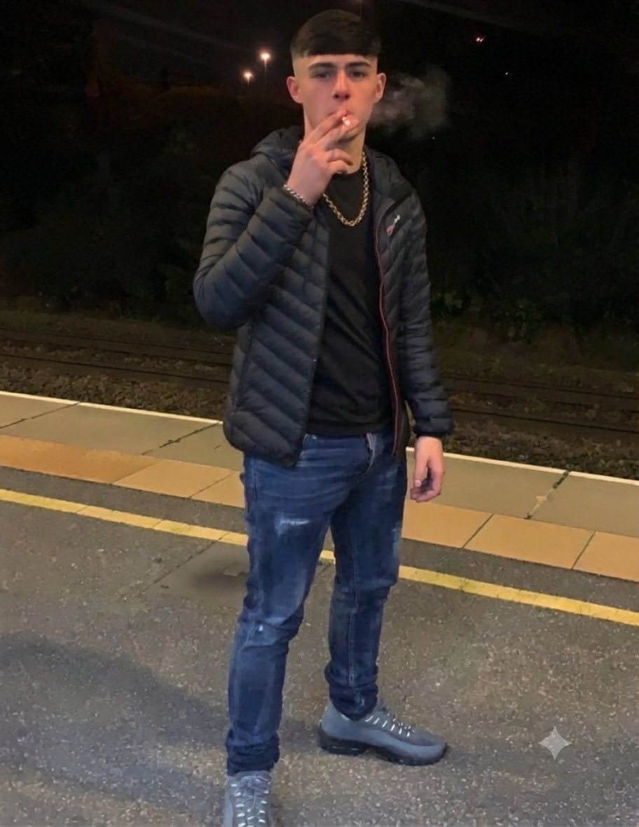 chav_admirer's tweet photo. https://t.co/RJFOjGcx9S