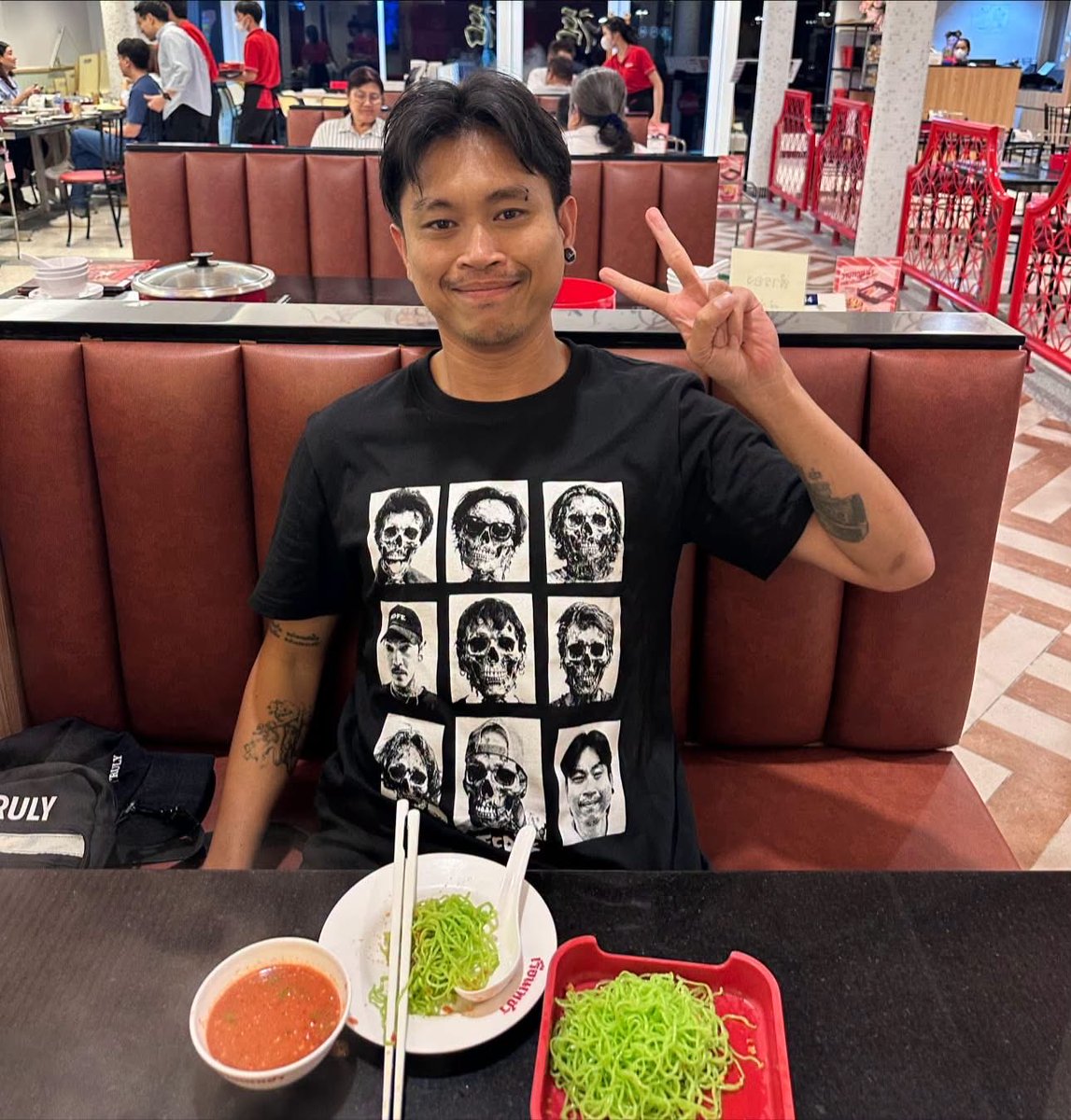 RedSkullxxx's tweet photo. ไอ้ยัตถอนฟ้องไป 1 คดีแล้ว วันนี้รู้สึกจะมีขึ้นศาลอีก 1 คดี ส่วนเรื่องเซ็นจริงไม่จริงถ้าขณะเซ็นเค้าอยู่ในสภาวะที่โดนครอบงำทางความคิดและสภาพจิตใจไม่ได้ปกติศาลอาจจะพิจารณาว่าเป็นสัญญาที่เกิดขึ้นโดยมิชอบได้ เมื่อคืนก็มีทนายพูดถึงประเด็นนี้อยู่ #ต้าเฟ็ดเฟ่ https://t.co/leElwSCiPB