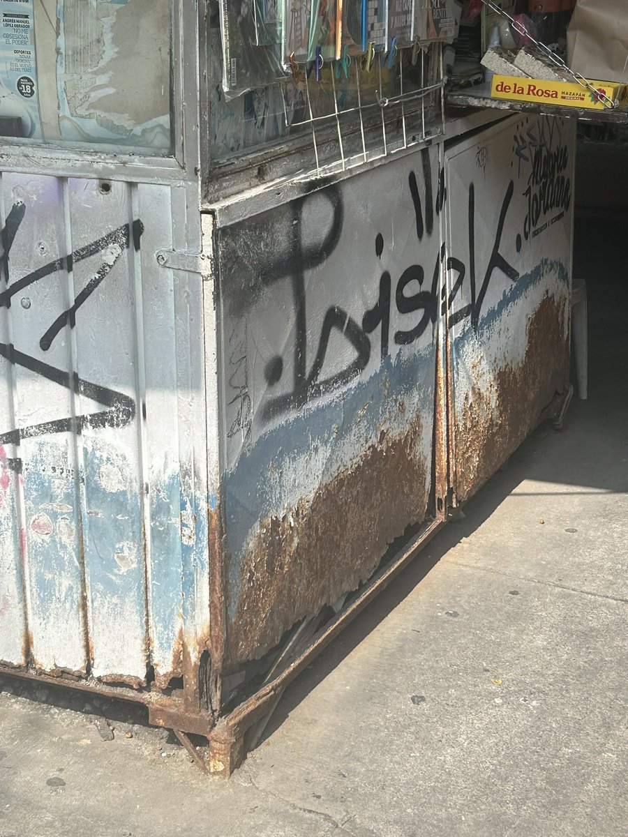 a_verdayes's tweet photo. @erikayazminrg @AlessandraRdlv @erikayazminrg ¿Cuántas veces más tenemos que pedir apoyo para el puesto de periódicos de Aguascalientes y Tlacotalpan? meses insistiendo en que se atienda. pocos puestos que realmente trabajan y hoy se encuentra en muy malas condiciones. @AlessandraRdlv @AlcCuauhtemocMx https://t.co/u1BvXASttN