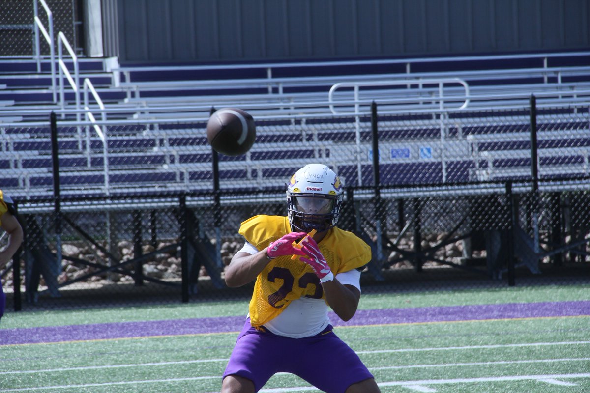 UWSPFootball's tweet photo. Calibrate: /ˈkaləˌbrāt/
How we respond to positive and negative things that happen to us

#AboveTheLine | #DawgDNA🧬 https://t.co/tpGxYL2EvR