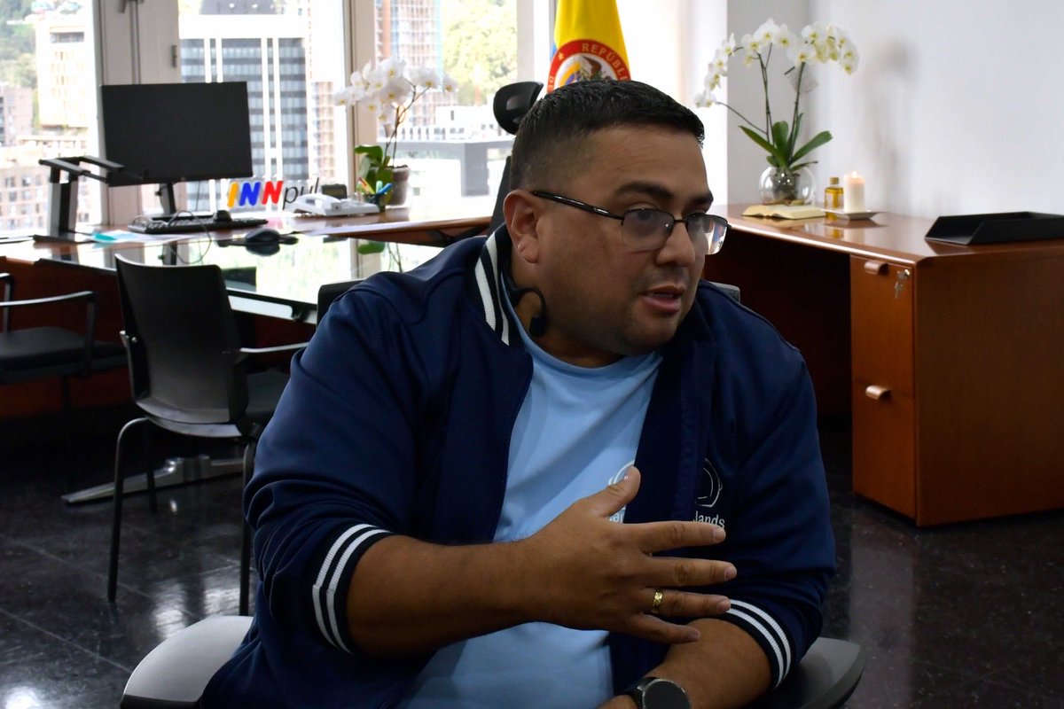 InnpulsaCol's tweet photo. Hoy nuestra gerente general, Mónica Moreno Realphe, sostuvo un encuentro con @TarazonaPinzon, cofundador de @Campuslands, una importante iniciativa que impulsa a jóvenes de escasos recursos a través de la formación tecnológica y el desarrollo de habilidades para conectarlos con nuevas oportunidades laborales.

En este espacio conocimos de cerca el modelo de formación y empleabilidad de @Campuslands, que responde a las necesidades de la industria tecnológica y abre caminos para que más personas puedan construir su proyecto de vida a partir de la tecnología.

Desde @InnpulsaCol siempre estaremos de puertas abiertas para conocer y explorar posibles articulaciones con entidades, empresas y proyectos que buscan generar más oportunidades para los colombianos, especialmente para los jóvenes, un sector clave para el desarrollo de la #PatriaMilagro bajo el liderazgo del presidente Abelardo de la Espriella (@ABDELAESPRIELLA) y el ministro de @MincomercioCo, Mauricio Gómez Amín (@MauricioGomezCO).

En la #RutaMilagro construiremos alianzas que sumen capacidades y conecten oportunidades para el desarrollo de nuestro país.