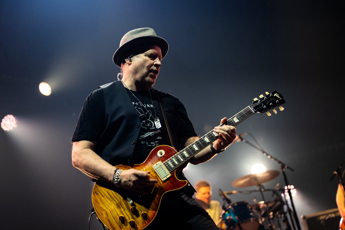 CountingCrows's tweet photo. Happy birthday to Dan Vickrey! Join us in wishing him a great one. -Team CC https://t.co/XJGLXLMshf