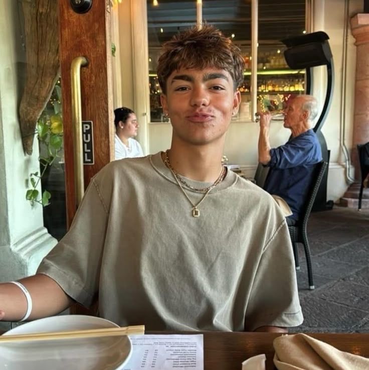 mbfyou's tweet photo. #kylia mini au | Quero SUA ex!

Onde Kylie termina seu relacionamento, e Malia descobre da forma mais inesperada: recebendo uma DM do ex, que começa a flertar com ela.

Ou

Onde o cara não esperava que Malia estivesse interessada em outra pessoa — e não era nele. https://t.co/Re7ndVnGyD