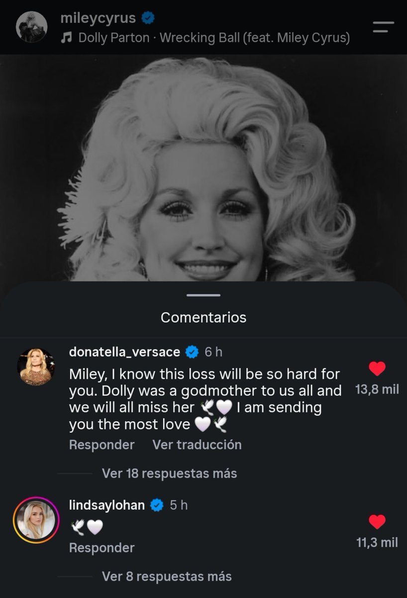 milesangels's tweet photo. donatella versace y lindsay lohan comentando a miley❤️‍🩹 https://t.co/Av0DDxH64L