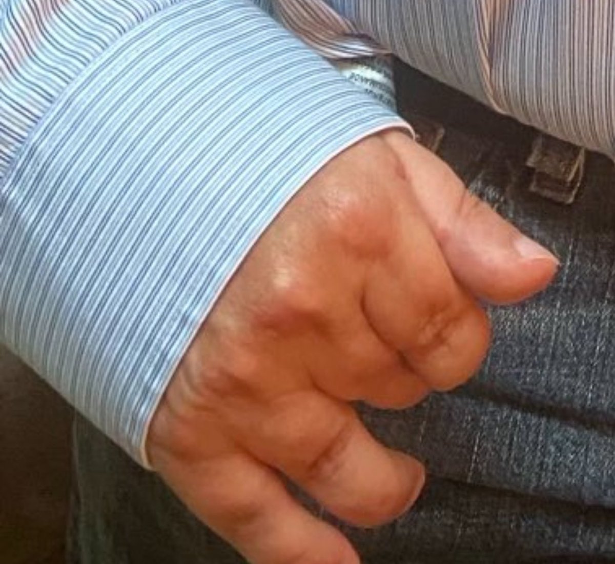 rand0m3e1's tweet photo. El PRI utiliza granjas de bots, pero también tiene a quien escribe posts "a mano". https://t.co/HnEF4kZ7bi