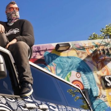 GamePressTR's tweet photo. Rockstar, duvar resimleri geliştirmek için 50’den fazla sanatçıyı işe alarak oyunun detay seviyesini bir adım öteye taşıdı. 
 
Bu eserler, esas olarak Miami’nin sanatsal ortamından ilham alan bölgelerde görülüyor ve Florida’nın gerçek kültürüne daha yakın, kendine özgü bir kimlik kazandıran bir şehir inşasına katkıda bulunuyor.