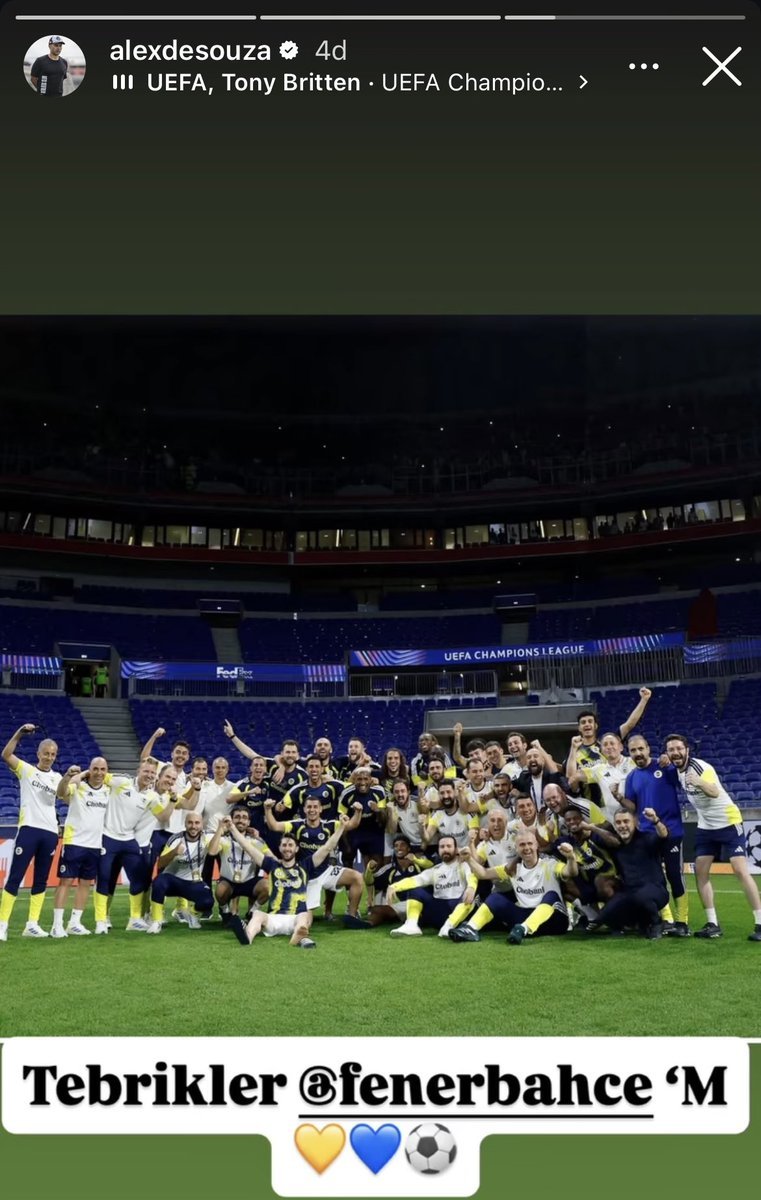FenerliYazan's tweet photo. Efsanemiz Alex de Souza’nın Instagram paylaşımı 👇🏻 

“Tebrikler Fenerbahçe’m.” https://t.co/yIkGoEgBeQ