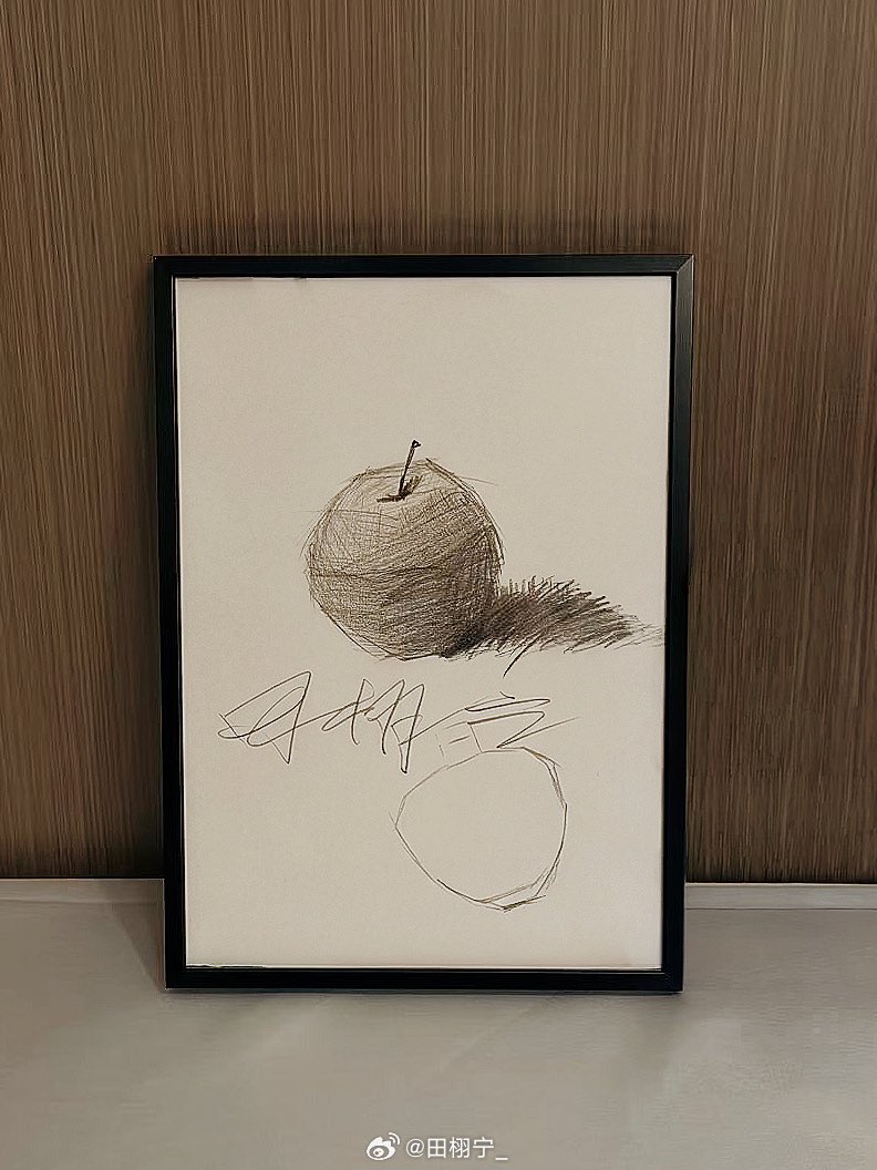 txning0919_'s tweet photo. 哇，田栩宁画画真的好好看呀! 💛⚡️✨🍋

#TianXuning #田栩宁 #Tianlei https://t.co/ph3EbVYyCY