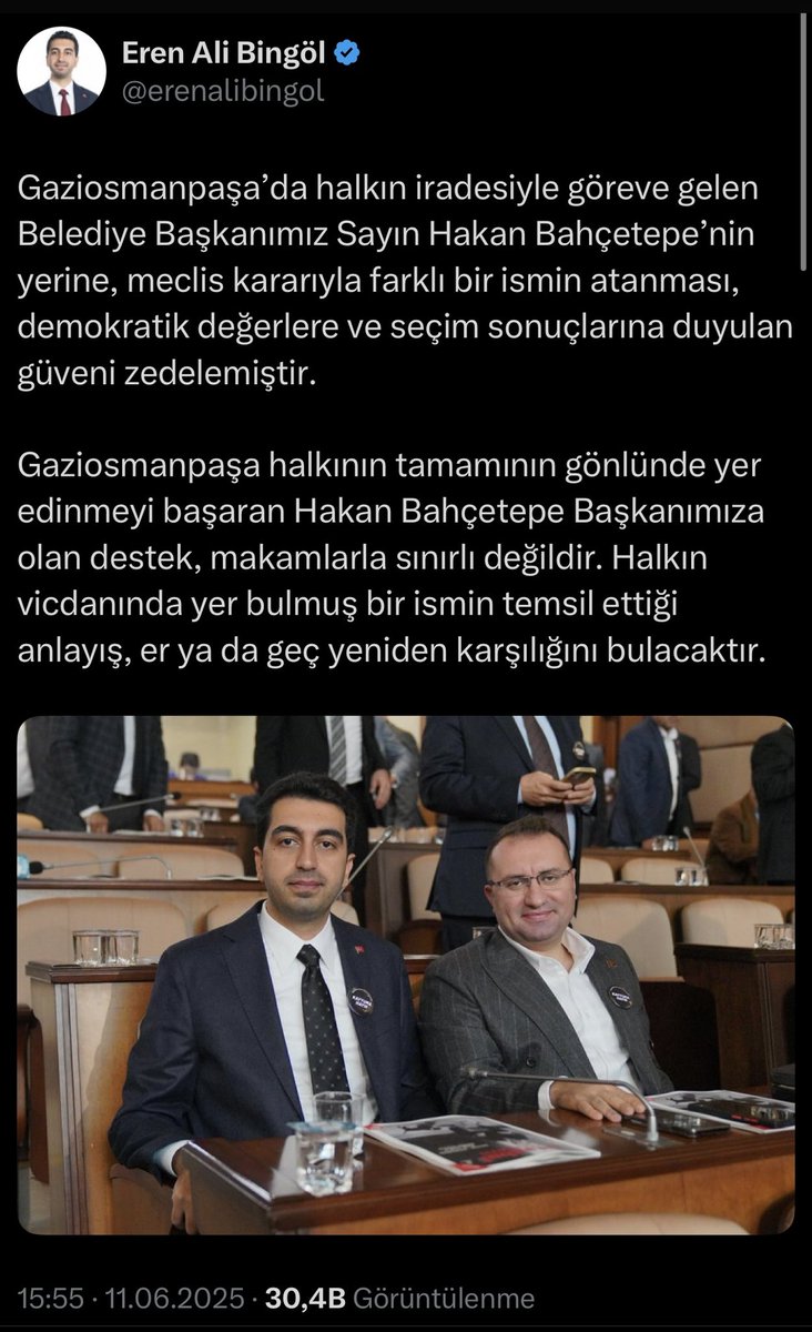 ulascanarslann's tweet photo. Kardeşim dediğin Hakan Bahçetepe 15 aydır sevdiklerinden ve özgürlüğünden mahrum.

Sen ise onun yokluğunda emanetine sahip çıkmak yerine,onun emanetine çökenlerle yol yürüyorsun.

Hakan Bahçetepe’nin yüzüne nasıl bakacaksın?

O arsız yüzün hiç kızarmayacak mı? Utanmayacak mısın? https://t.co/K4mehZ2Sw6