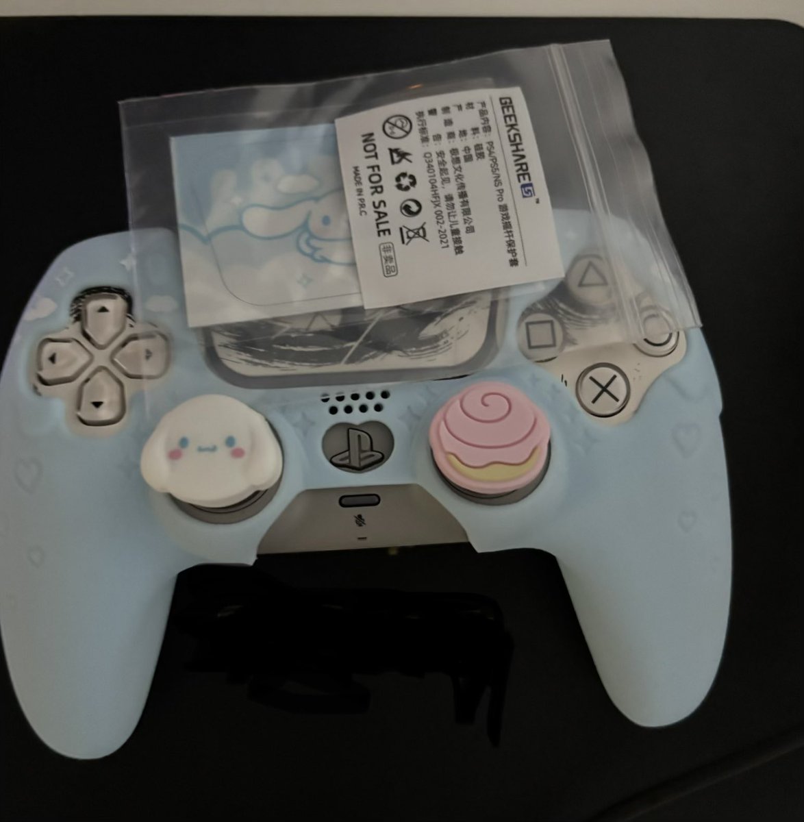 lingonberrye's tweet photo. Invejem meu controle do ps5 https://t.co/rRapXpW9pJ