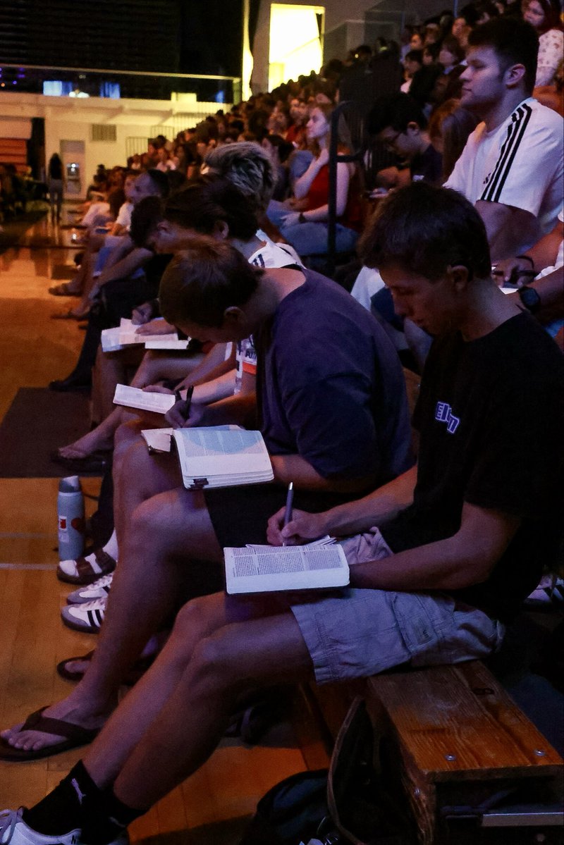 azusapacific's tweet photo. We loved worshipping alongside our students in the first chapel of the school year! https://t.co/kGw7ucLiY9