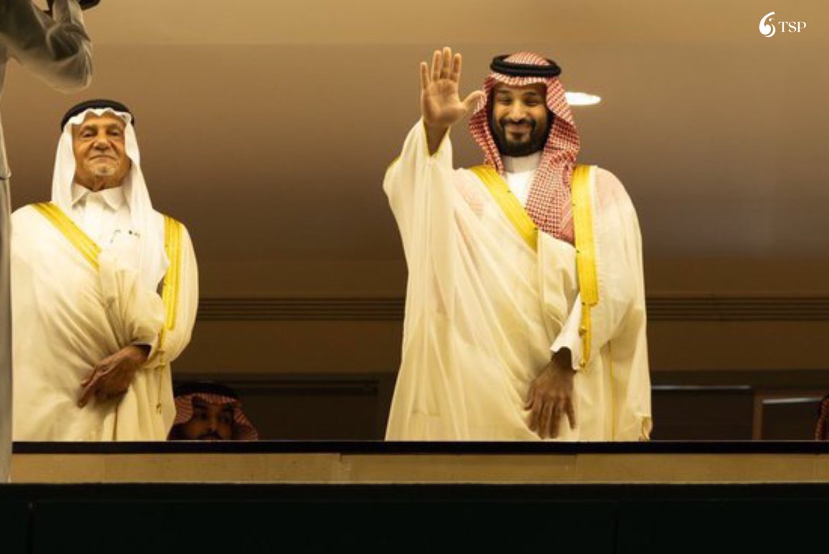 TheSaudi_post's tweet photo. الأمير "تركي الفيصل":

نجحت الدبلوماسية السعودية بقيادة الأمير محمد بن سلمان في وقف التصعيد الأخير، وعلى إيران التصرف كدولة لا كحركة ثورية

-التفاصيل:

يرى الأمير تركي الفيصل أن قرابة خمسة عقود من التجربة ينبغي أن تكون كافية للقيادة الأيديولوجية في إيران لإدراك أن العالم لن يتوافق أبدًا مع الرؤية التي بنتها لنفسها.

ويؤكد أن على إيران أن تتصرف باعتبارها دولة قومية، لا كحركة ثورية دولية، ولو فعلت ذلك، لوجدت عالمًا مستعدًا للتعامل معها بوصفها طرفًا مساهمًا وفاعلًا في تحقيق السلام والأمن الإقليمي والدولي.

ويستشهد بالصين مثالًا على ذلك؛ فهي لم تتخلَّ عن أيديولوجيتها الشيوعية، لكنها تعلمت كيف تعمل كدولة تحترم النظام الدولي وتقبل الالتزامات المترتبة عليه.

ويرى أن الدبلوماسية السعودية، بقيادة الأمير محمد بن سلمان، أدت دورًا فاعلًا في وقف التصعيد الأخير الذي كان يهدد بالوقوع ضد إيران، من خلال التواصل المستمر مع إدارة ترامب والوسطاء الآخرين ومع إيران أيضًا.

ويحذر من أن مواصلة إيران استخدام مضيق هرمز كورقة ضغط في دبلوماسيتها لإنهاء الحرب لن تقتصر عواقبها على الولايات المتحدة، بل ستعاني منها إيران نفسها.