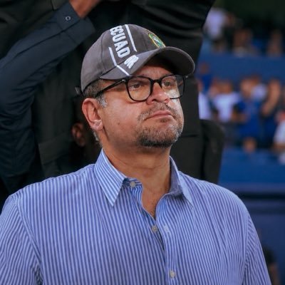 ElDatoEcua's tweet photo. #Urgente Eduardo Vásquez Ortiz, alias “Colombia” y señalado como cabecilla de Los Tiguerones, fue capturado en Armenia, Colombia.

Eduardo Vásques Ortiz fue capturado en Colombia. Según el ministro del Interior John Reimberg, el sospechosos es de Interés penal relevante y salió del país en 2022 tras obtener una prelibertad. En el vecino país está vinculado a un asesinato en Medellín.