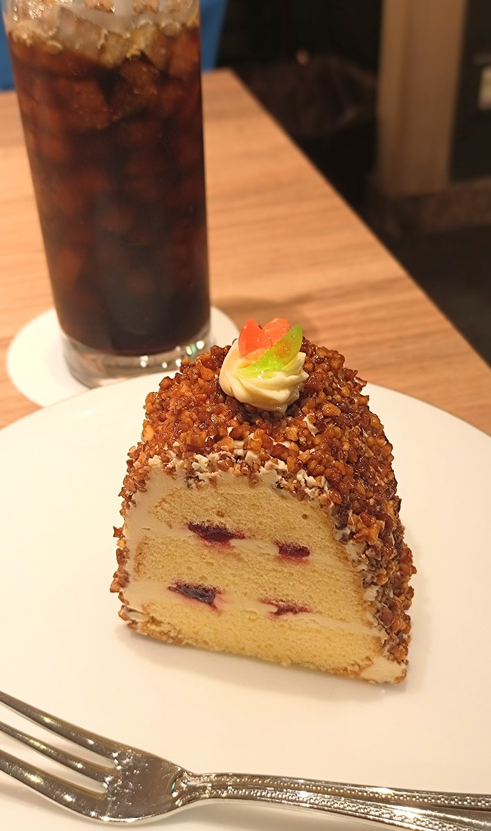 B9_moon's tweet photo. 定期的に昼ごはんがケーキになる https://t.co/DFvpCdi4dK