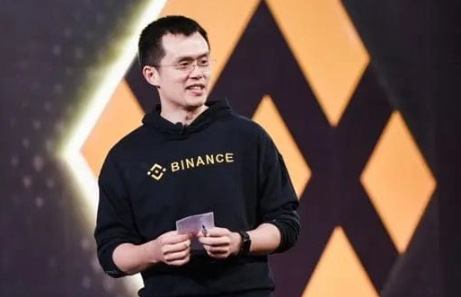 Victornguyen10x's tweet photo. CZ: HYPERLIQUID GIA NHẬP THỊ TRƯỜNG MỸ LÀ CÚ BỨT PHÁ CHO DEFI

Tại Hội nghị Blockchain Wyoming 2026, CZ vừa đưa ra nhận định: Việc Hyperliquid được Mỹ hợp pháp hóa sẽ là một cú hích khổng lồ cho toàn bộ ngành công nghiệp tiền mã hóa. 

Dù là biểu tượng tối cao của sàn Binance, CZ vẫn khẳng định niềm tin tuyệt đối vào sự phi tập trung với triết lý điều gì tốt cho họ cũng tốt cho chúng ta. Dữ liệu thực tế cho thấy giới tinh hoa chính trị Mỹ, bao gồm cả những nỗ lực từ phía Ủy ban Giao dịch Hàng hóa Tương lai, đang thực sự xem xét việc tạo hành lang pháp lý cho nền tảng này tiến vào thị trường Mỹ. 

=>  Hyperliquid đang đóng vai trò Tàu phá băng pháp lý. Hiện tại, các nhà đầu tư Mỹ bị chặn hoàn toàn khỏi mảng phái sinh phi tập trung bằng các lớp hàng rào nghiêm ngặt. Hyperliquid đang thống trị hơn 54% thị phần perpetual DEX onchain với khối lượng giao dịch đạt 1.29 nghìn tỷ USD chỉ trong nửa đầu năm 2026. Nếu một nền tảng orderbook thuần onchain lách qua được khe cửa hẹp của luật pháp Mỹ, nó sẽ tạo ra một tiền lệ pháp lý vô giá. Hàng loạt các DEX và giao thức tài chính phi tập trung khác sẽ lấy đó làm kim chỉ nam để danh chính ngôn thuận bước vào thị trường béo bở nhất thế giới. 

=>  Mỹ nắm giữ nguồn vốn khổng lồ nhưng đang bị nhốt ngoài rào. Việc mở cửa cho Hyperliquid sẽ tạo ra một hố đen hút thanh khoản trực tiếp lên chuỗi. Thanh khoản sâu hơn đồng nghĩa với trượt giá thấp hơn và mang lại một môi trường giao dịch công bằng hơn cho toàn cầu. Đó là lý do vì sao token $HYPE đã có nhịp phản ứng dựng đứng lên vùng $80 ngay khi các tin tức về tuân thủ pháp lý được hé lộ. Trong chu kỳ này, tuân thủ pháp lý không còn là rào cản cản trở sự phát triển, mà đã trở thành chất xúc tác tăng giá mạnh nhất.  

=> Nhiều người sẽ thắc mắc tại sao CZ lại lên tiếng ủng hộ một đối thủ có khả năng đe dọa trực tiếp đến miếng cơm phái sinh của Binance. Lời giải nằm ở tầm nhìn mở rộng thị trường. Kẻ thù thực sự của crypto không phải là các sàn giao dịch đấu đá lẫn nhau, mà là sự bảo thủ của hệ thống tài chính truyền thống. Bằng cách ủng hộ Hyperliquid vươn lên hợp pháp, CZ hiểu rằng toàn bộ miếng bánh crypto sẽ phình to ra. Hơn nữa, với cơ sở hạ tầng Web3 Wallet đang được Binance dồn lực phát triển nhằm thay thế ví truyền thống, một hệ sinh thái onchain bùng nổ cũng sẽ mang lại lợi ích gián tiếp khổng lồ cho chính họ.  Sự kiện này đánh dấu bước ngoặt nơi sự minh bạch tuyệt đối của blockchain bắt đầu hội tụ với các tiêu chuẩn pháp lý cao nhất. Cuộc chơi phái sinh phi tập trung quy mô thể chế bây giờ mới thực sự bắt đầu.