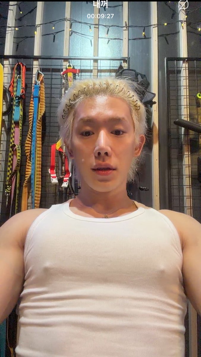 weloveonlywonho's tweet photo. 260826 Bubble 
오늘도 엄청 잘 생겼다

#WONHO https://t.co/JMFT1qrURo