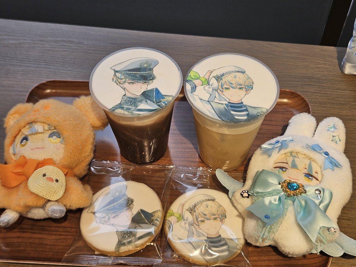 mu_udaa's tweet photo. 池袋アニメイトのグラッテ、長蛇の列になっていたがアニメイトそばのスタバ2階グラッテ専用店舗はガラガラだった❣️ https://t.co/vSteQELLSM
