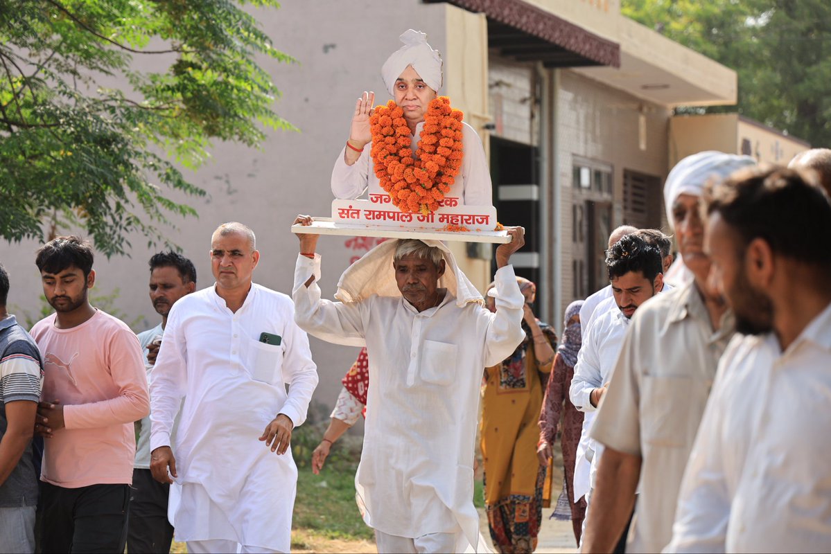 SatlokChannel's tweet photo. 300 क्विंटल सूखा चारा | संत रामपाल जी द्वारा श्री कृष्ण गौशाला, फौगाट | चरखी दादरी, हरियाणा। https://t.co/AphgpWfU9F