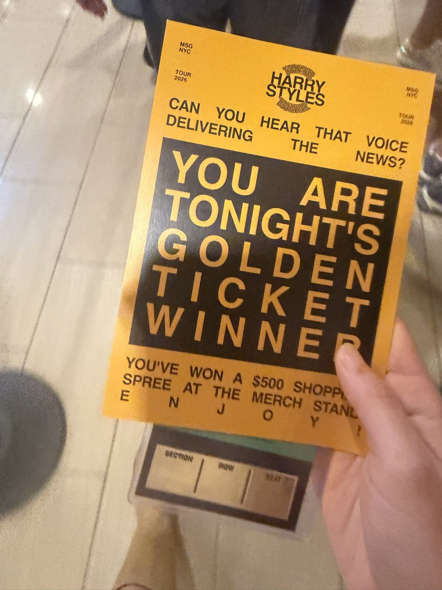 HarryMexOficial's tweet photo. Harry organizó un sorteo de un Boleto Dorado donde un fan podrá ganar $500 USD para gastar en los puestos de merch del MSG y su boleto conmemorativo!

Habrá un ganador al azar para cada show! 
©️softlyrrie https://t.co/G2jrUWYAzO