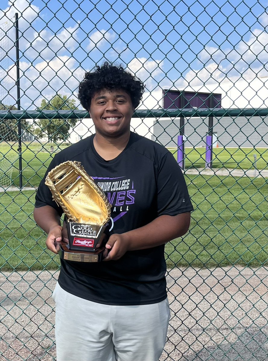 JJCbaseball's tweet photo. Big Cat came &amp; got his GOLD!  Congrats Isaiah! #staygolden @RawlingsSports https://t.co/nT2TRdTzHc