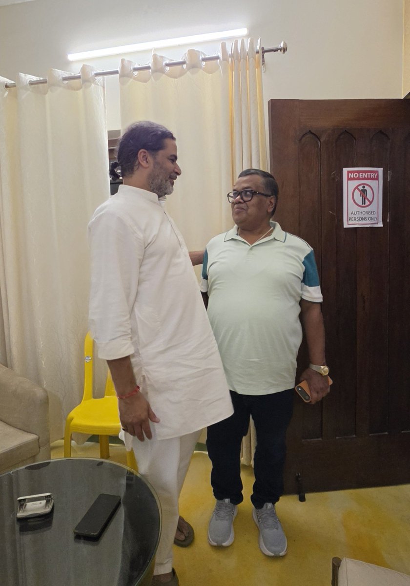 Gyaneshwar_Jour's tweet photo. जीत के बाद #PrashantKishor / #प्रशांत_किशोर से पहली मुलाकात. https://t.co/UikmyFhwR8