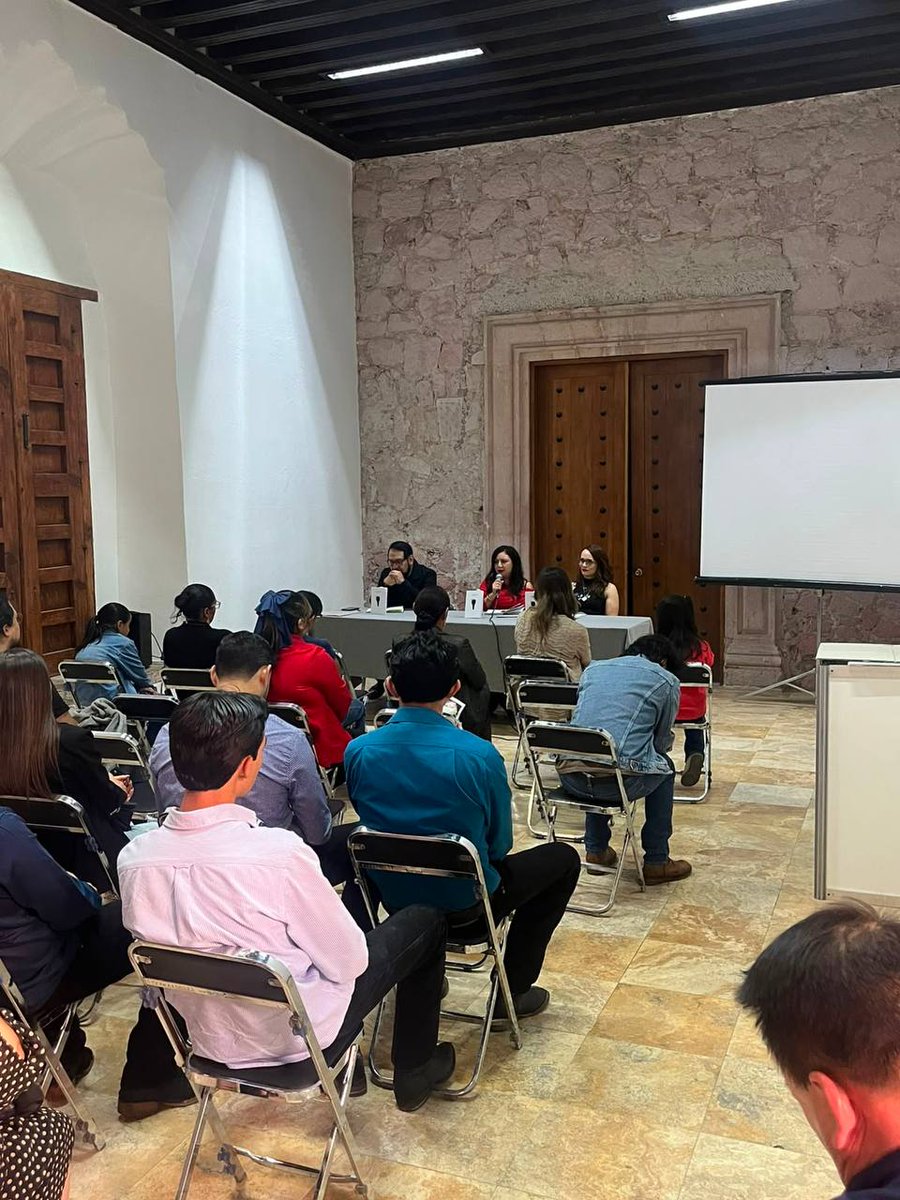IZCultura's tweet photo. 🗣️| Se presentó “Crónicas norteñas”, obra de Citlaly Aguilar, en un encuentro que reunió al público en Palacio de Gobierno y que contó con la participación de Pilar Pino y Alejandro Ortega Neri. 

#Fenaliz2026 
#ZacatecasEsCultura
#AñoDelProgreso https://t.co/gtHbJMKxbN