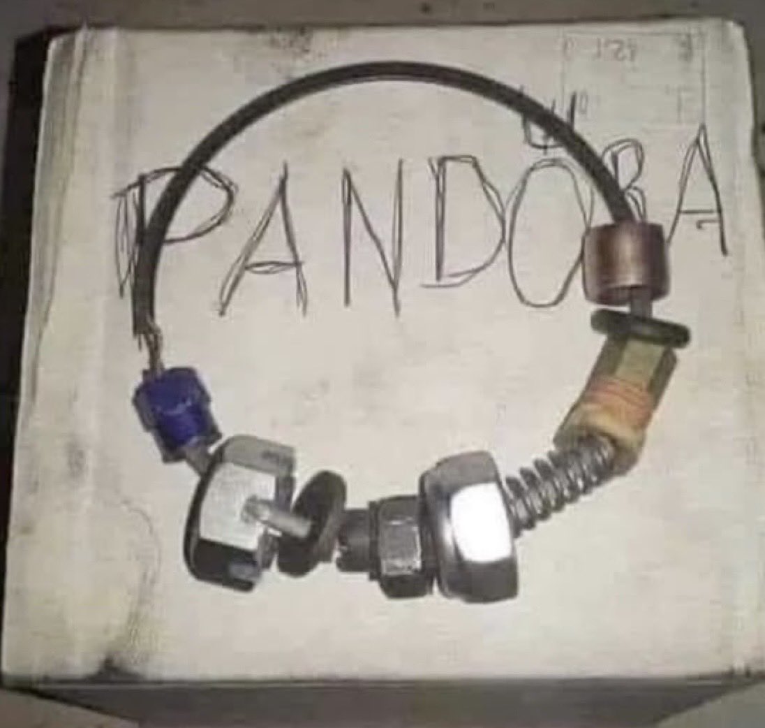 Valenn_ayelen's tweet photo. La nueva Pandora x Tini 
 #Tini https://t.co/cfTjU5Jzvp