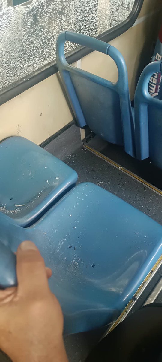 MarceloG1991's tweet photo. @metroviagye @EcuavisaInforma @RTS_LaNoticia @teleamazonasec @segura_ep andamos Ala interperie quien nos brinda seguridad en la transportación urbana aún en los buses de la misma metrovia hoy aconteció un impacto de una piedra q hirió d gravedad a un usuario del sistema metroquil https://t.co/sLXoWhUaoA