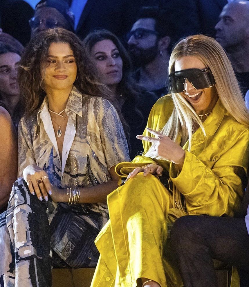 Jonathzn's tweet photo. Zendaya and Beyoncé. https://t.co/YtFT81fZDm