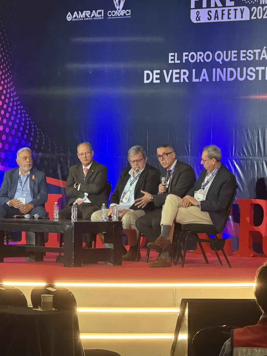 AlejandroCasvi's tweet photo. Hoy en Expo Fire &amp; Safety 2026 confirmé algo que considero fundamental: en seguridad, quedarse con lo aprendido ayer es quedarse atrás.

Nuevas tecnologías, conferencias, colegas, proveedores y muchas conversaciones que generan nuevas ideas. https://t.co/DKjGGLfzkS