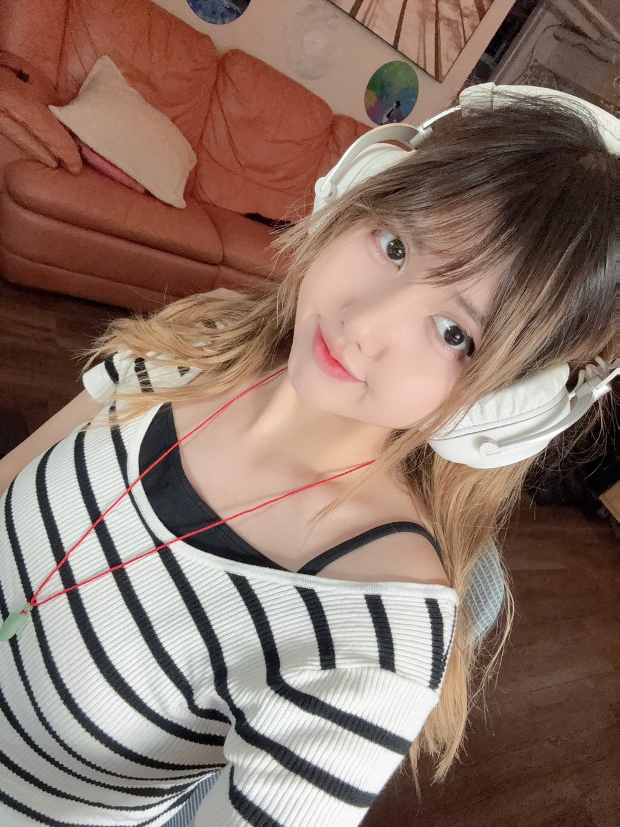 aalexlee22's tweet photo. Ya prendí stream :3
Como cambia la cosa cuando me baño y me arreglo ;-;
https://t.co/DdeA5vJsOF https://t.co/ojKgew9qJY