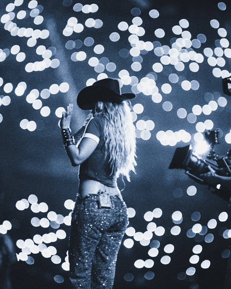 LATINAF0REVA's tweet photo. — 𝐼𝑛𝑠𝑡𝑎𝑔𝑟𝑎𝑚 𝑆𝑡𝑜𝑟𝑦.
                
          @𝐿𝐴𝑇𝐼𝑁𝐴𝐹𝟶𝑅𝐸𝑉𝐴.

Viajando por el mundo 🧡🩵 Con el Corazón inflado estos días 🥹🥹🥹 GRACIAS!!!. https://t.co/6SzNwrK6ws