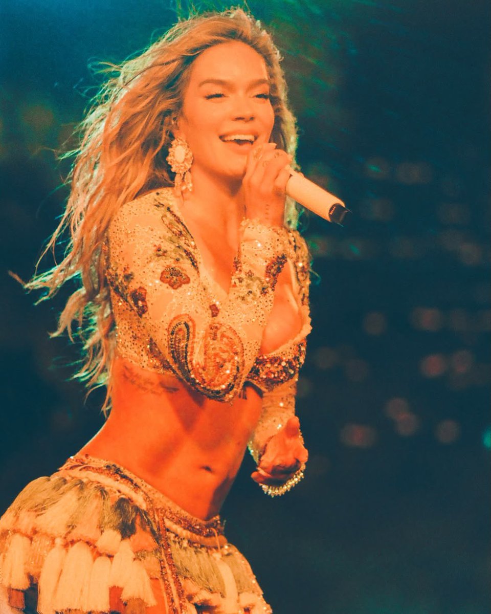 LATINAF0REVA's tweet photo. — 𝐼𝑛𝑠𝑡𝑎𝑔𝑟𝑎𝑚 𝑆𝑡𝑜𝑟𝑦.
                
          @𝐿𝐴𝑇𝐼𝑁𝐴𝐹𝟶𝑅𝐸𝑉𝐴.

Viajando por el mundo 🧡🩵 Con el Corazón inflado estos días 🥹🥹🥹 GRACIAS!!!. https://t.co/6SzNwrK6ws
