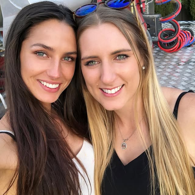 FreyaCaterwq's tweet photo. Forever grateful for good company ✨ https://t.co/4DzWc3PeP6