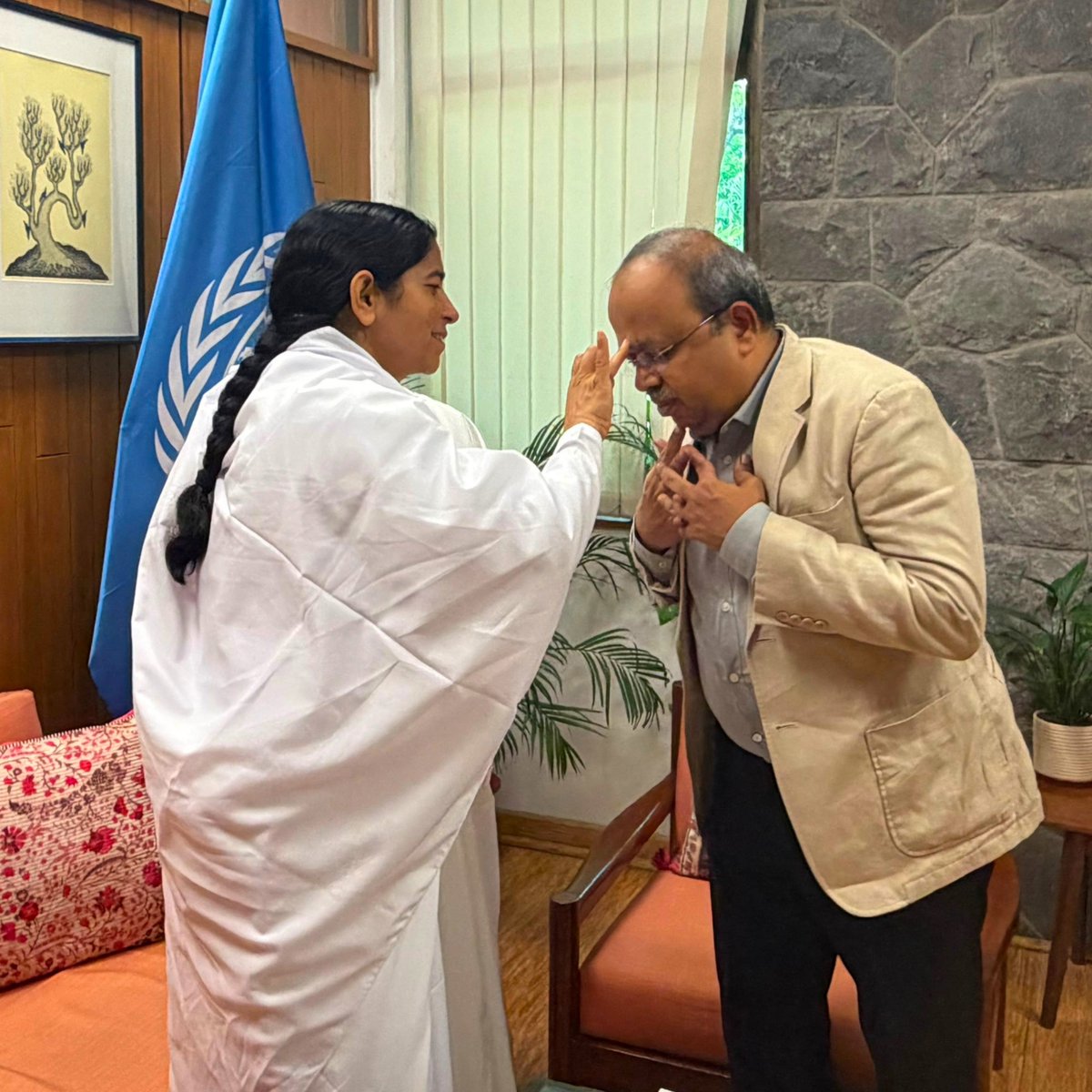 OMSHANTIRETREAT's tweet photo. Celebrating the sacred bond of Raksha Bandhan with Dr. Balakrishnan, Head, @UNEP India. 🌸

BK Vidhatri and BK Sharmila shared heartfelt wishes of peace, positivity and harmony on this special occasion.

@BrahmaKumaris

#RakshaBandhan #BrahmaKumaris #UNEP #OmShantiRetreat https://t.co/hUcJWoFrua