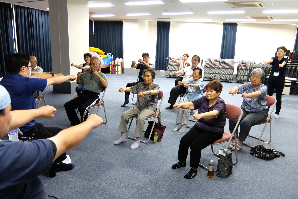 kannashakyo's tweet photo. 8月26日は「けやきくらぶ」旧中里地区を開催！ 　　　　　　　　　　　　　　　
今回は、手を使った運動や記憶力と注意力を鍛える脳トレをしました。皆さん、四苦八苦しながら挑戦していました。

#認知症予防 #健康づくり #居場所づくり https://t.co/5gW2apIeFg