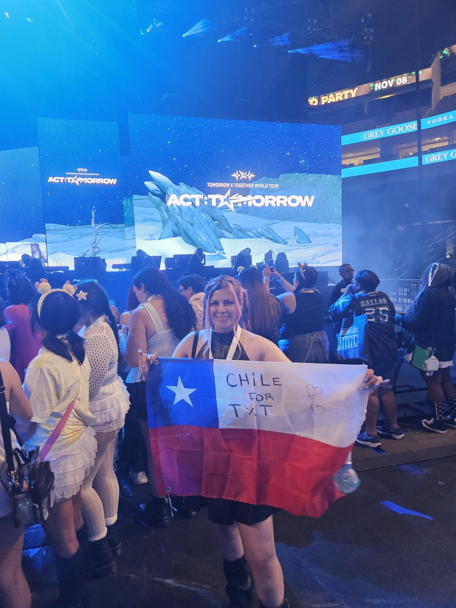 martxt553's tweet photo. Miren conchetumare yo no he llevado la bandera metida en la raja a cada lugar que los he visto para que nos olviden 

@dgmedioschile @lotusmusica @bizarrolivecl 
#StealTheWindChile2027 #TXTENCHILE2027 https://t.co/xL9li95xK0